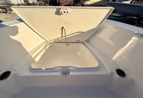 Robalo R180 Center Console image