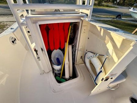 Robalo R180 Center Console image