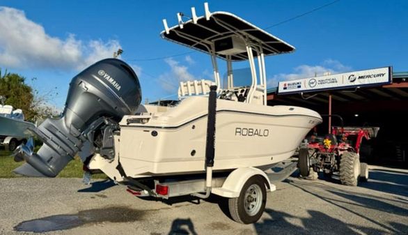 Robalo R180 Center Console image