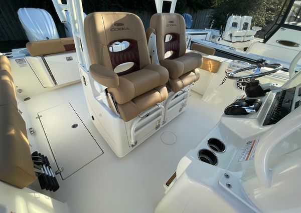 Cobia 301-CENTER-CONSOLE image