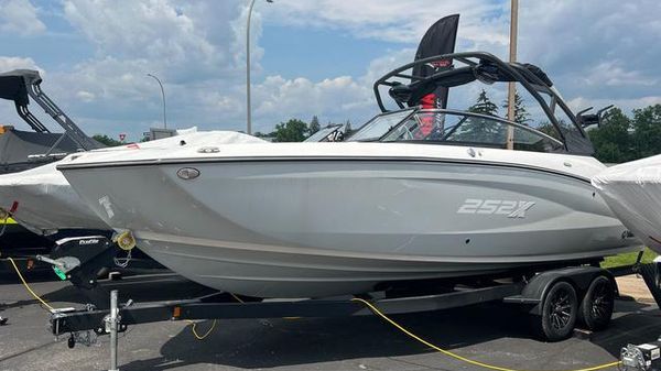 Yamaha Boats 252XE 