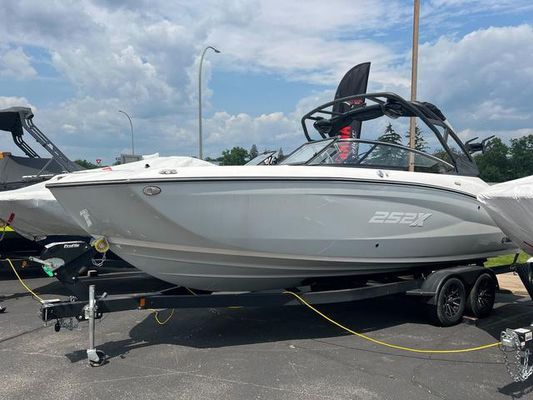 Yamaha-boats 252XE - main image