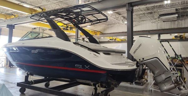 Sea Ray SLX 260 Outboard image