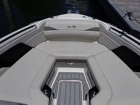 Sea Ray SLX 260 Outboard image