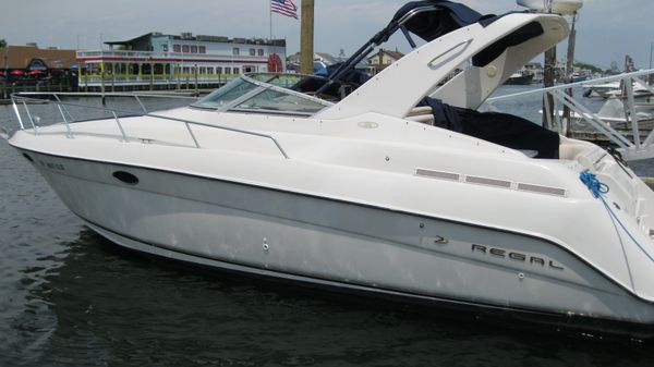 Regal 322 Commodore