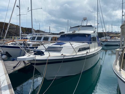 Broom 35 Sedan Flybridge - main image