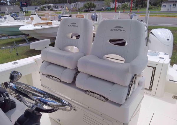 Cobia 265-CENTER-CONSOLE image