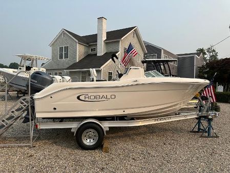 Robalo R180-CENTER-CONSOLE image