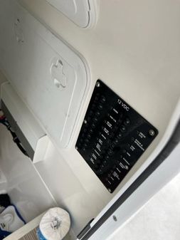 Everglades 273 Center Console image