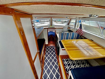 Luhrs 28-FLYBRIDGE-SEDAN image