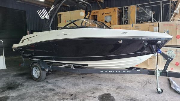Bayliner VR5 Bowrider I/O