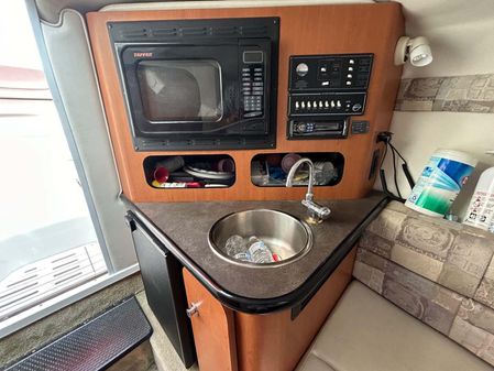 Crownline 255 CCR image