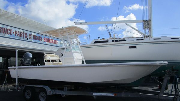 Everglades 230 SKIFF