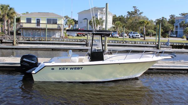 Key West 2300 Center Console 