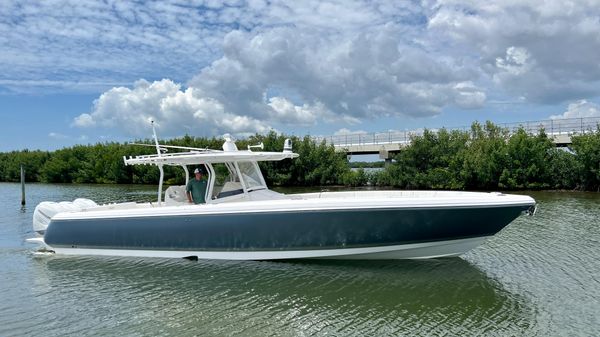 Intrepid 400 Center Console
