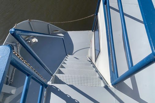 Houseboat Kansas City Bridge Tug image