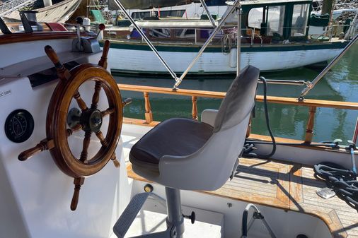 Island Trader Motor Sail image
