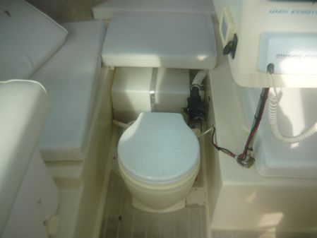 Parker 2120 Sport Cabin image