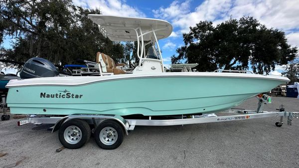 NauticStar 231 Hybrid 