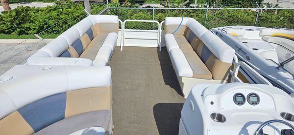 Bentley-pontoons 240-CRUISE image