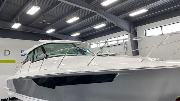 Tiara Yachts 43 LE
