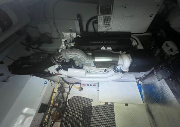 Cruisers Yachts 54 Cantius image