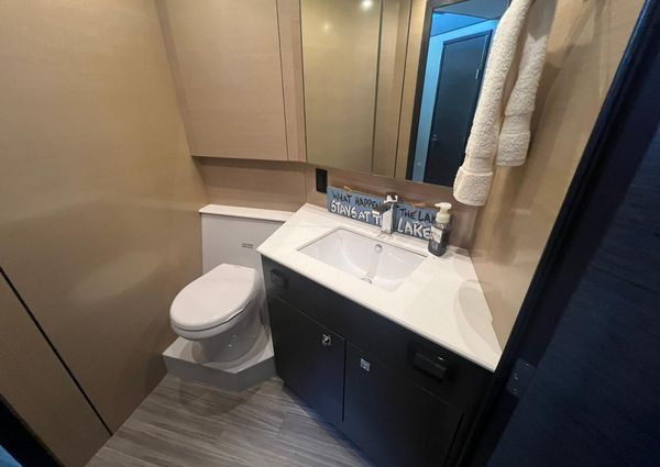 Cruisers Yachts 54 Cantius image