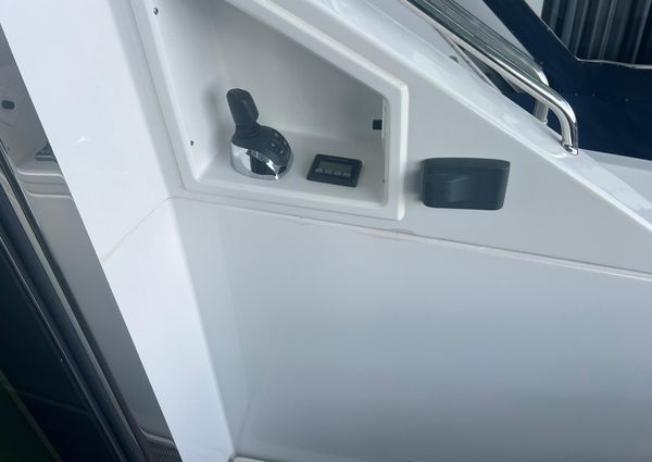 Cruisers Yachts 54 Cantius image