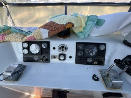 Custom 41 Flybridge image