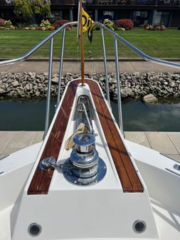 Hatteras 67 Extended Deckhouse image