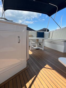 Hatteras 67 Extended Deckhouse image