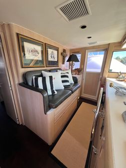 Hatteras 67 Extended Deckhouse image