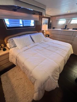 Hatteras 67 Extended Deckhouse image