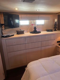 Hatteras 67 Extended Deckhouse image