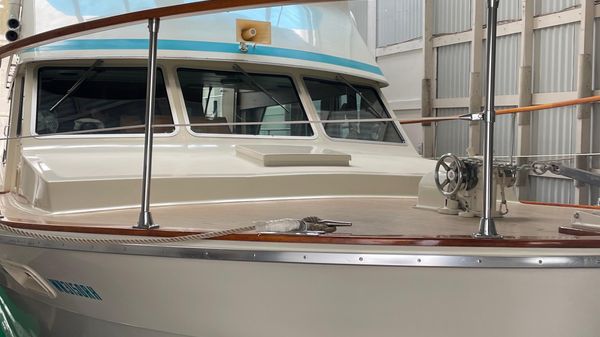 Tollycraft Tri-cabin 