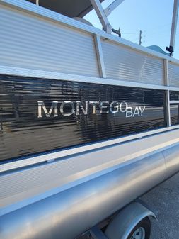 Montego Bay FC8520 4PT DLX Fish and Cruise Pontoon image