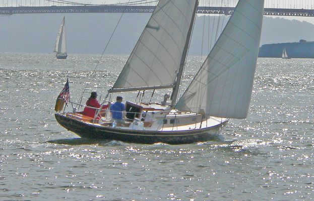 Hinckley Pilot 35 sloop - main image