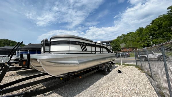 Bennington 24 LSR TRITOON