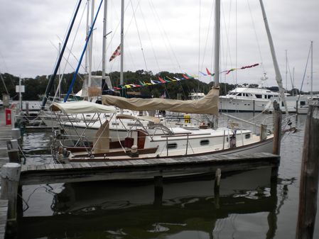 Cape Dory 30 image