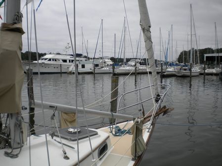 Cape Dory 30 image