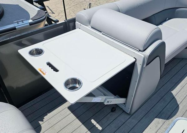 Bentley-pontoons ELITE-223-SWINGBACK image