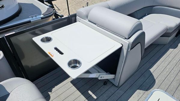 Bentley-pontoons ELITE-223-SWINGBACK image