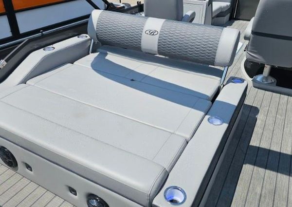 Bentley-pontoons ELITE-223-SWINGBACK image