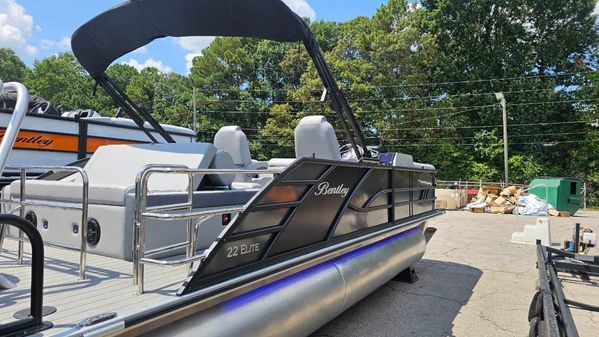 Bentley-pontoons ELITE-223-SWINGBACK image