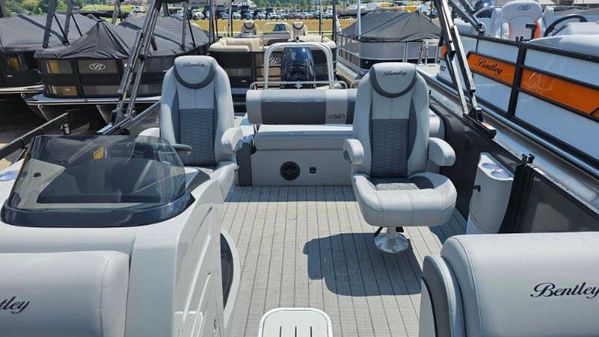 Bentley-pontoons ELITE-223-SWINGBACK image