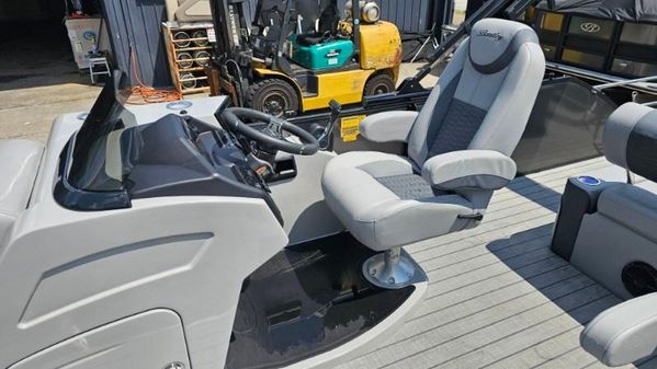 Bentley-pontoons ELITE-223-SWINGBACK image