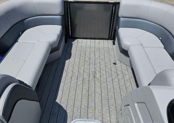 Bentley-pontoons ELITE-223-SWINGBACK image