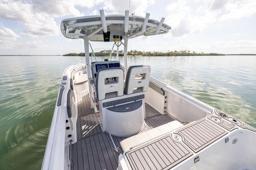 Aquasport 2500 Center Console image