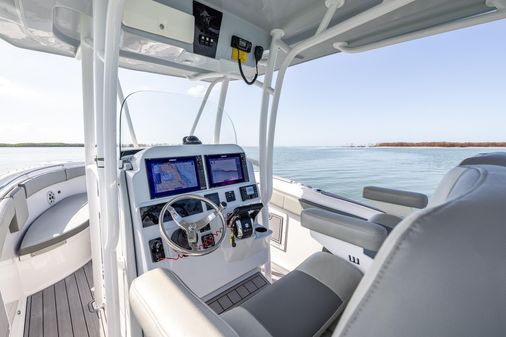 Aquasport 2500 Center Console image