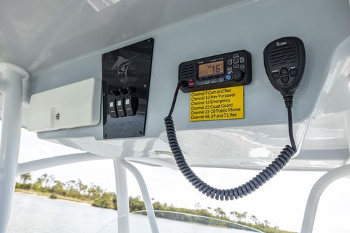 Aquasport 2500 Center Console image